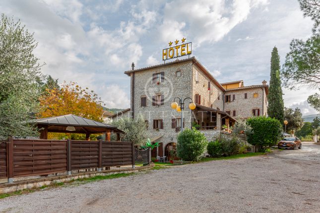 Thumbnail Villa for sale in Campello Sul Clitunno, Perugia, Umbria
