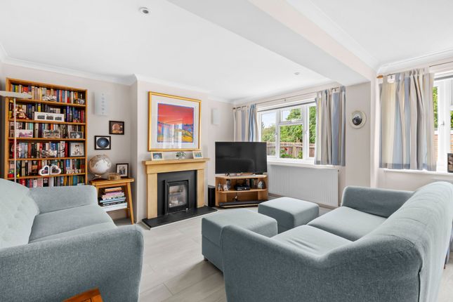45 Overstrand, Aylesbury photo 4