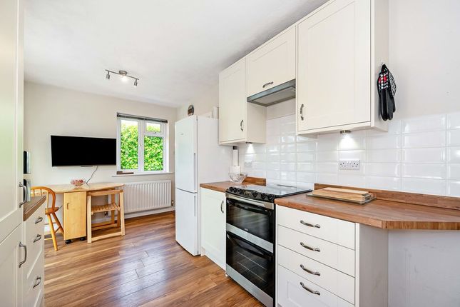 2, Barker Close, Chichester photo 2