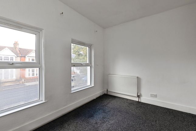 80, Aldborough Road South, Essex photo 4