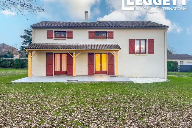Villa for sale in Voulmentin, Deux-Sèvres, Nouvelle-Aquitaine