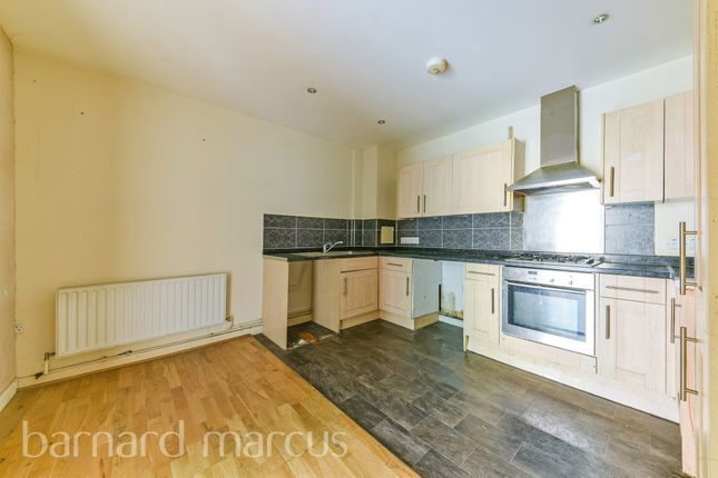 Flat for sale in Rye Lane, London