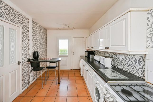 30, Honey Hall Road, Merseyside photo 4