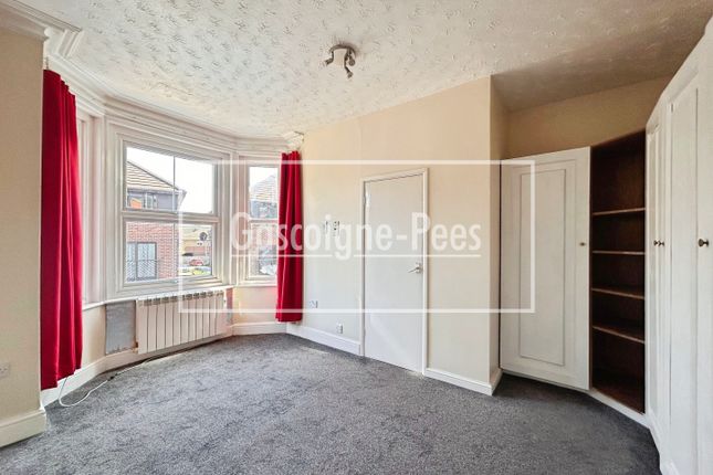 42, Camberley photo 3