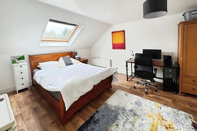 Studio house on 15, Moorland Road, London, £1,200/mo