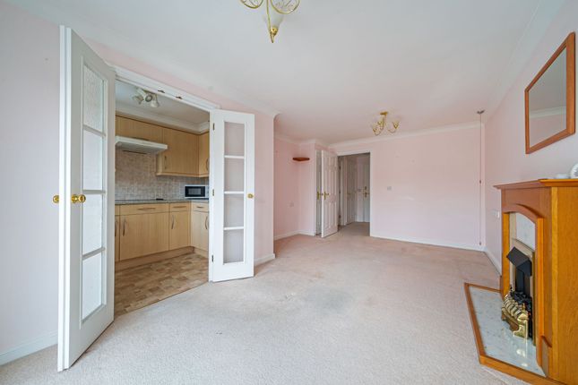 Flat 30, Westfield Court Old Winton Road, Andover photo 2