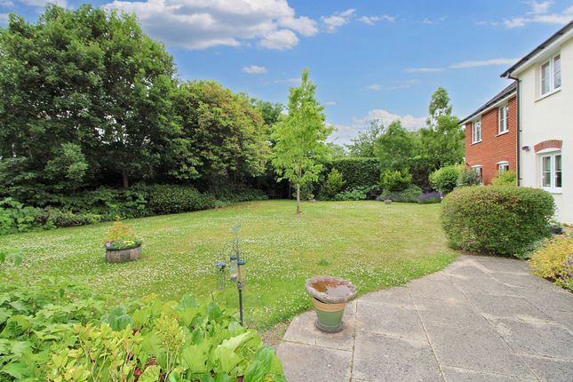 14 Hughenden Court Penn Road, High Wycombe photo 4