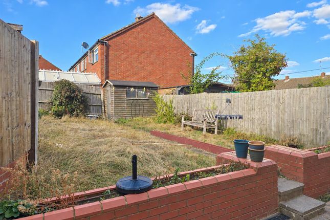 7, Dorchester Avenue, Milton Keynes photo 2