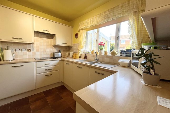 65, Henshall Hall Drive, Congleton photo 4