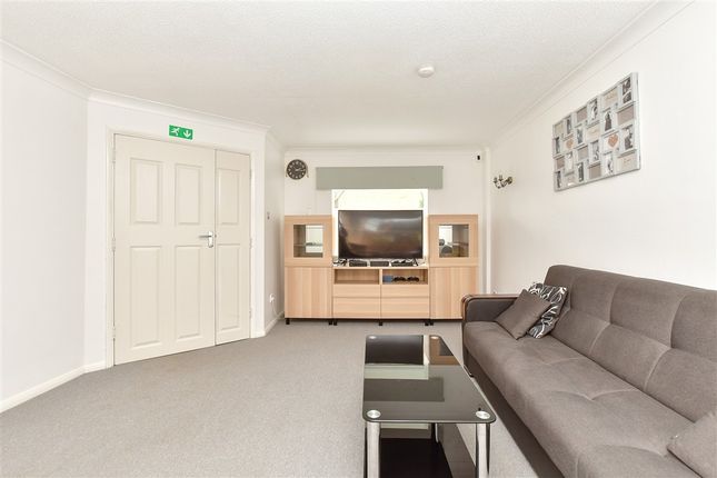 3-bed house on Edyngham Close Kemsley, Sittingbourne, £325,000