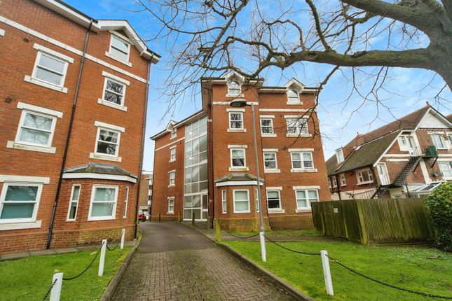 Thumbnail Flat for sale in Upper Avenue, Eastbourne