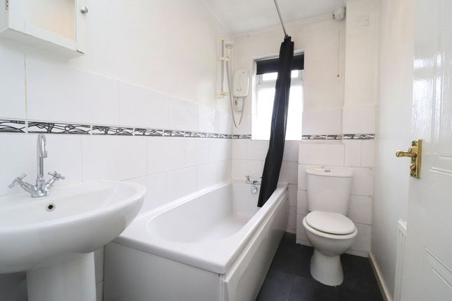 2 Forsythia Close, Gloucester photo 5