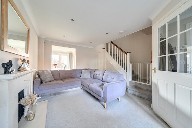 8, Bell Close, Pulborough photo 2