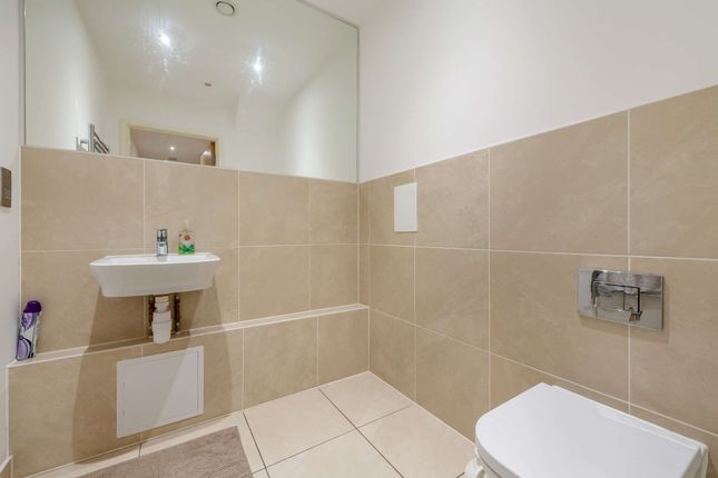 Flat for sale in Ruby Mews, London
