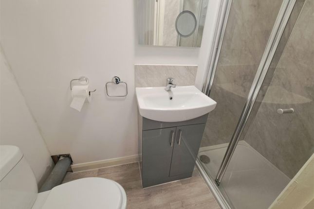 Flat to rent in High Street, Kingswood, Bristol