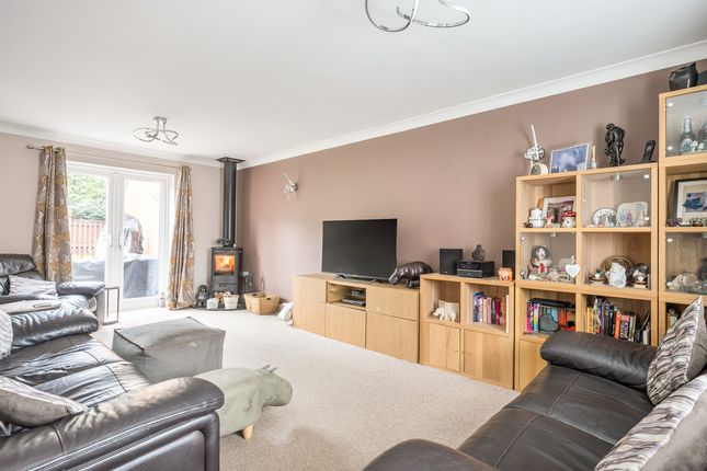 6, Shackleton Close, Melksham photo 3