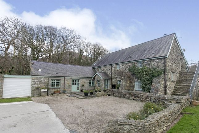 Thumbnail Cottage for sale in 3 Elernion, Clynnog Road, Caernarfon, Gwynedd