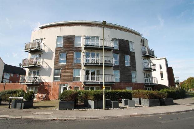 62, Edmund Court, Basingstoke, Hampshire photo 2