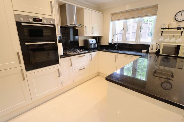 215a, Hockley Road, Rayleigh photo 5