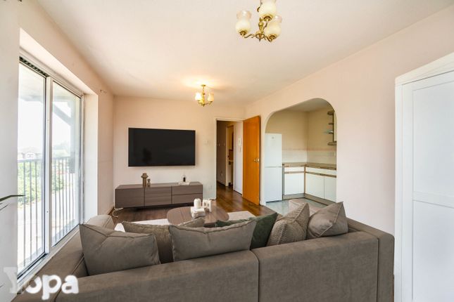 Flat 13, Beech Court, Norfolk Close, Dartford photo 4