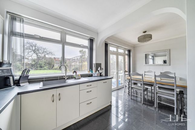 75 Stanley Avenue, Romford photo 4