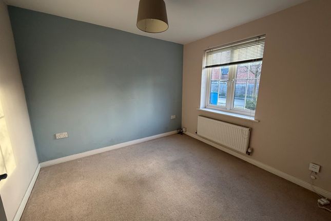 24, Denbigh Avenue, Worksop photo 4