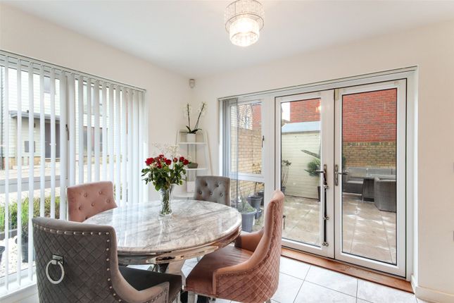 13, Portbridge Gardens, Ebbsfleet Valley photo 4