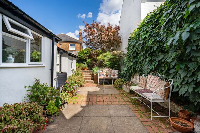 37 Church Walk, Leatherhead photo 4