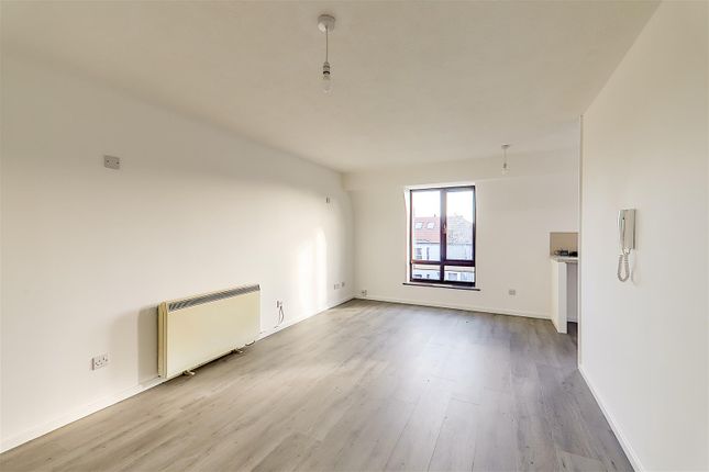 8, Hazelwood Lodge, Lancing photo 2