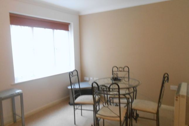 26, Huntington Place, Slough photo 5