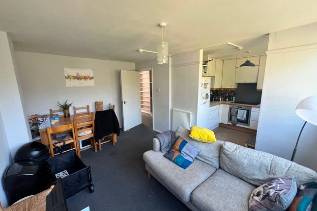 17, Sparkford Close, Hampshire, England photo 3