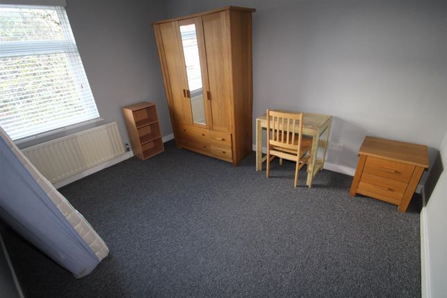24 Bosanquet Close, Uxbridge photo 4