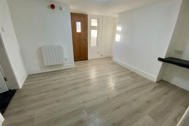 Flat 6, 80 - 82 Barton Road, Manchester photo 2