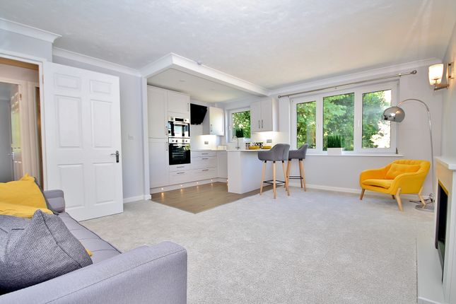 Thumbnail Flat to rent in Constitution Hill, Woking, Surrey