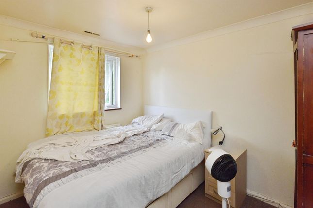 145, Downs Barn Boulevard, Milton Keynes photo 4
