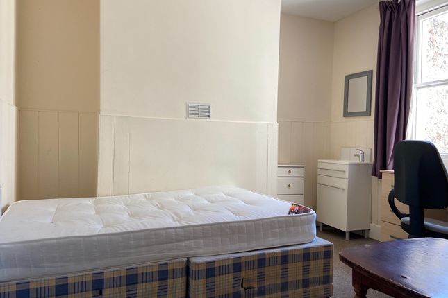 A Well-Maintained Bedroom With A Comfortable Doubl...