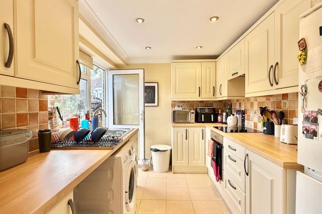 4 Lambourne Close, Southampton photo 4