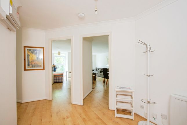 Flat 214, Baltic Quay, London photo 4