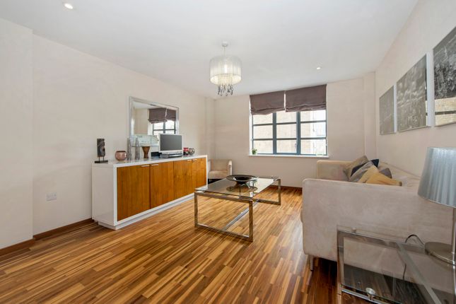 Thumbnail Flat to rent in Westland Place, London