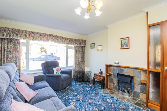 37, Thornes Moor Avenue, Wakefield photo 3