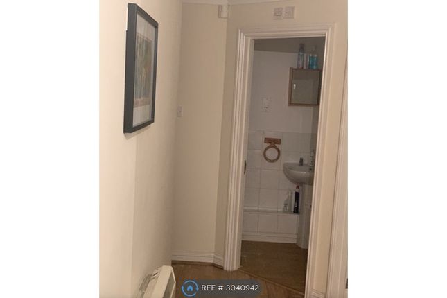 Flat, Kendrick Court Woods Road, London photo 2