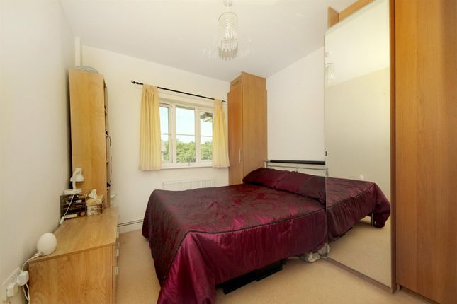 10 Snowfleck House, 19 Periwood Crescent, Middlesex photo 4