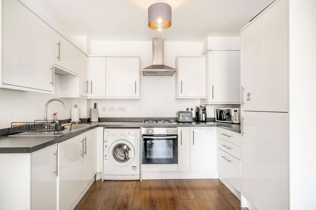 Flat 2 Highland Court, 57, Cudworth Street, London photo 4