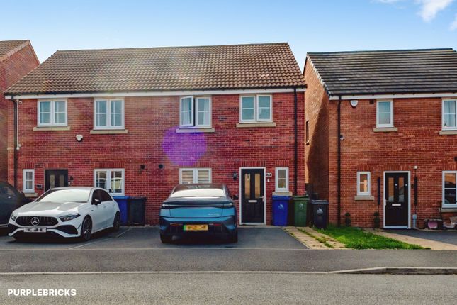 3-bed semi-detached on Sandgate Close, Grimsby, £195,000