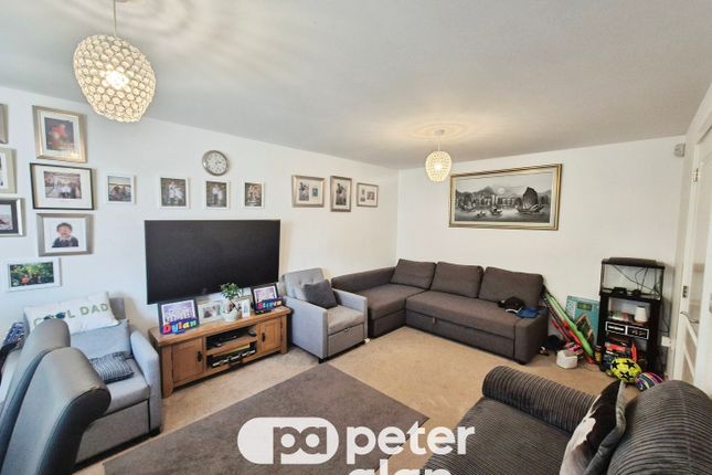 225, Newport photo 4