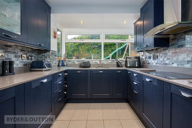 10, Close Lea Drive, West Yorkshire photo 2