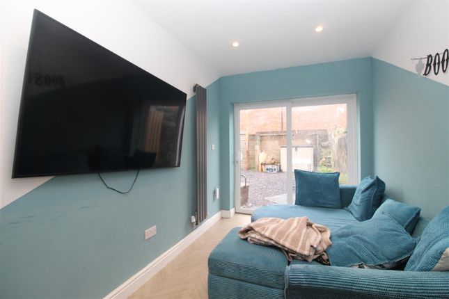 3, Daniel Street, Cardiff photo 4