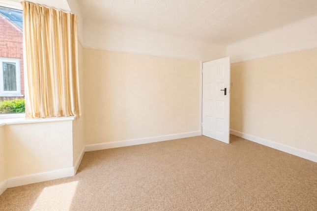10, Taliesin Avenue, Deeside photo 5