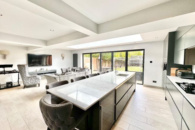 73, Parkfield Drive, Birmingham photo 4