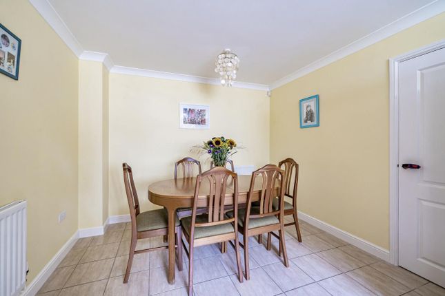 4, Churchills Rise, Cullompton photo 4